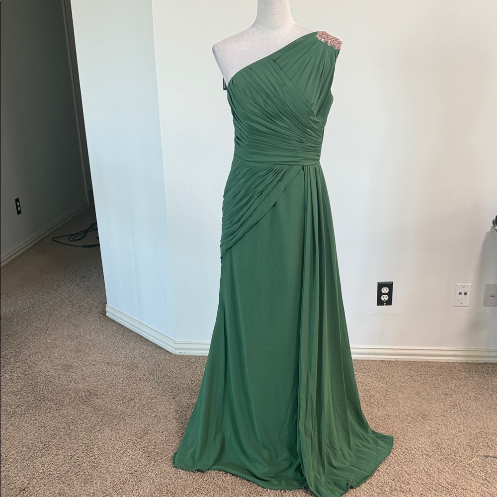 Chic One-Shoulder Green Gown